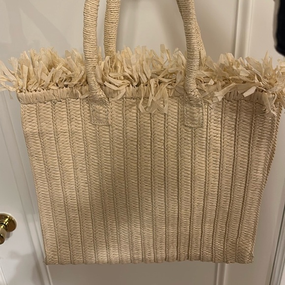 BTB Los Angeles fringe top beach bag